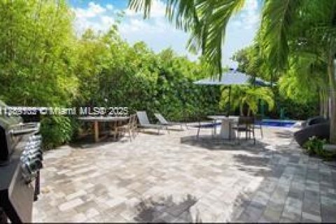 House in Key Biscayne, Florida 7 bedrooms, 361.2 sq.m. № 1646797 - photo 19