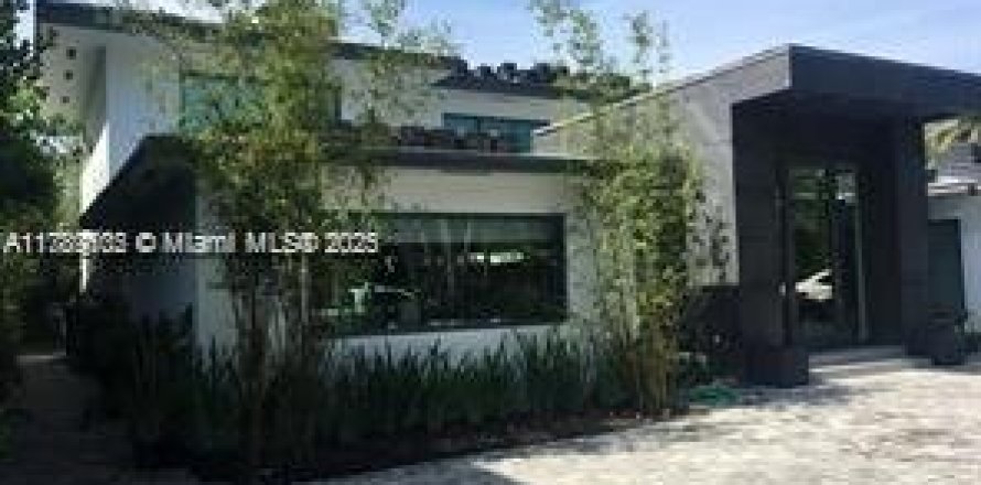 House in Key Biscayne, Florida 7 bedrooms, 361.2 sq.m. № 1646797