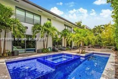 House in Key Biscayne, Florida 7 bedrooms, 361.2 sq.m. № 1646797 - photo 3