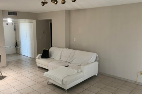 Copropriété à louer à North Miami, Floride: 2 chambres, 117.06 m2 № 1930407 - photo 7
