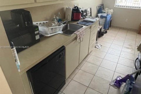 Copropriété à louer à North Miami, Floride: 2 chambres, 117.06 m2 № 1930407 - photo 2