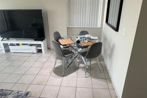 Copropriété à louer à North Miami, Floride: 2 chambres, 117.06 m2 № 1930407 - photo 8