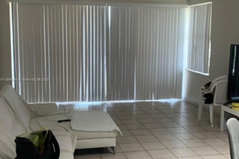 Copropriété à louer à North Miami, Floride: 2 chambres, 117.06 m2 № 1930407 - photo 6