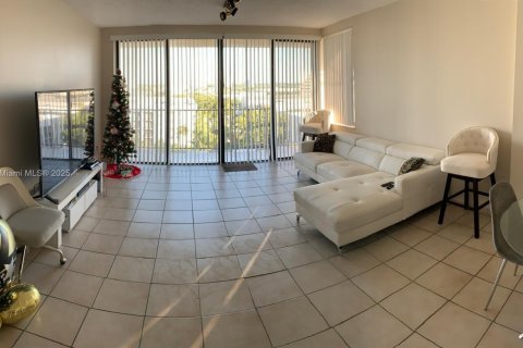 Copropriété à louer à North Miami, Floride: 2 chambres, 117.06 m2 № 1930407 - photo 4