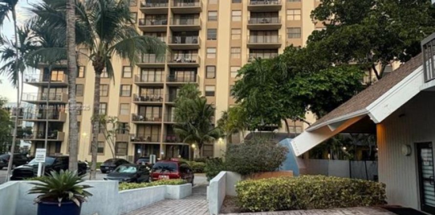Condo à North Miami, Floride, 2 chambres  № 1930407