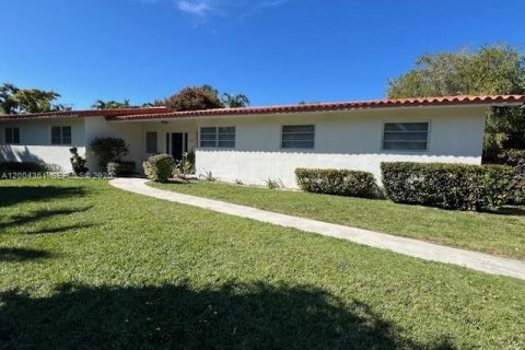 Casa en Miami, Florida 4 dormitorios, 153.47 m2 № 2068461