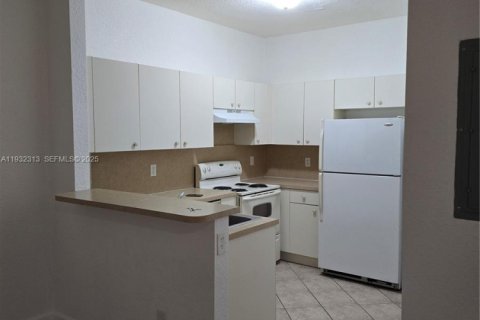 Снять в аренду таунхаус в Норт-Лодердейл, Флорида 2 спальни, 113.71м2, № 2033359 - фото 5