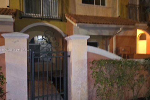 Таунхаус в Норт-Лодердейл, Флорида 2 спальни, 113.71м2 № 2033359