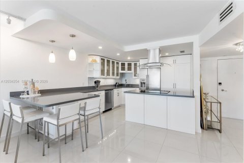 Copropriété à vendre à Lauderdale-by-the-Sea, Floride: 2 chambres, 116.13 m2 № 2078453 - photo 13