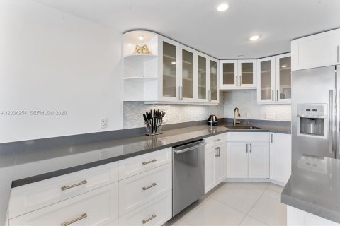 Copropriété à vendre à Lauderdale-by-the-Sea, Floride: 2 chambres, 116.13 m2 № 2078453 - photo 16