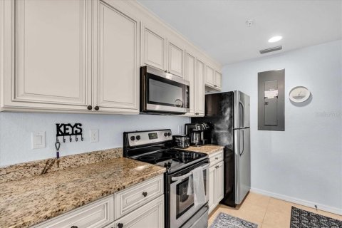Condo in Englewood, Florida, 2 bedrooms  № 1632482 - photo 14