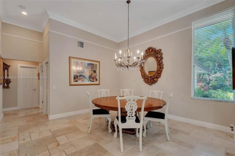 House in Palmetto Bay, Florida 5 bedrooms, 328.41 sq.m. № 1948839 - photo 4