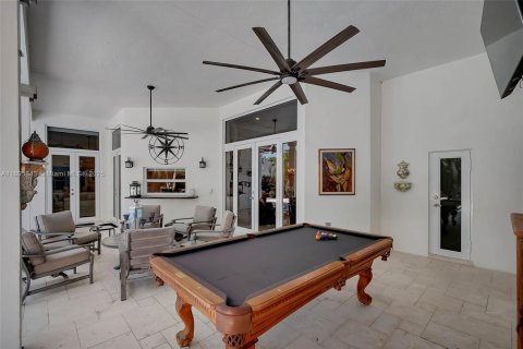 House in Palmetto Bay, Florida 5 bedrooms, 328.41 sq.m. № 1948839 - photo 18