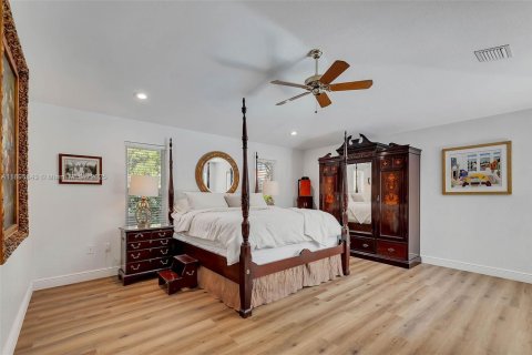 House in Palmetto Bay, Florida 5 bedrooms, 328.41 sq.m. № 1948839 - photo 8
