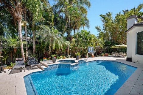 House in Palmetto Bay, Florida 5 bedrooms, 328.41 sq.m. № 1948839 - photo 6