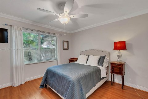 House in Palmetto Bay, Florida 5 bedrooms, 328.41 sq.m. № 1948839 - photo 10