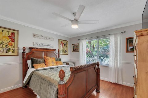 House in Palmetto Bay, Florida 5 bedrooms, 328.41 sq.m. № 1948839 - photo 9
