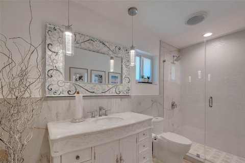 House in Palmetto Bay, Florida 5 bedrooms, 328.41 sq.m. № 1948839 - photo 12