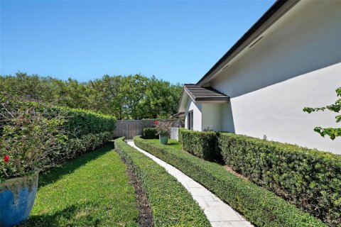 House in Palmetto Bay, Florida 5 bedrooms, 328.41 sq.m. № 1948839 - photo 22