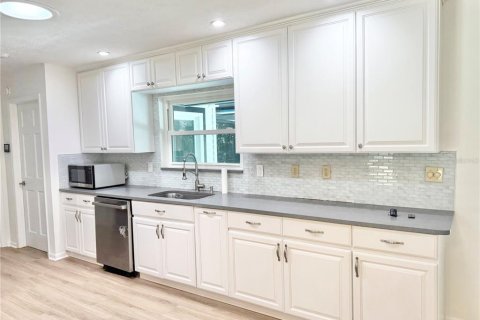 Casa en venta en Tampa, Florida, 3 dormitorios, 191.94 m2 № 1913525 - foto 25