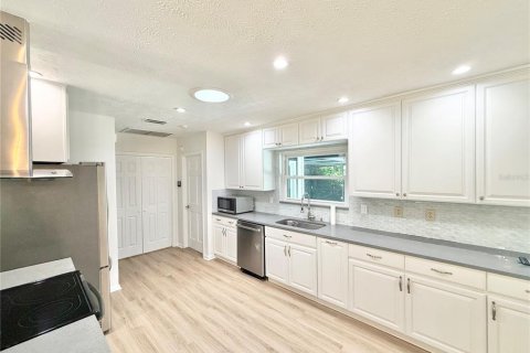 Casa en venta en Tampa, Florida, 3 dormitorios, 191.94 m2 № 1913525 - foto 28