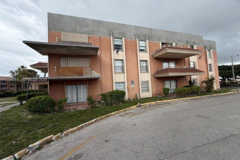 Купить кондоминиум в Хайалиа, Флорида 2 спальни, 98.48м2, № 2170877 - фото 3