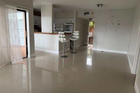 Купить кондоминиум в Хайалиа, Флорида 2 спальни, 98.48м2, № 2170877 - фото 6