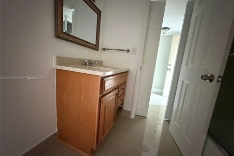 Купить кондоминиум в Хайалиа, Флорида 2 спальни, 98.48м2, № 2170877 - фото 12