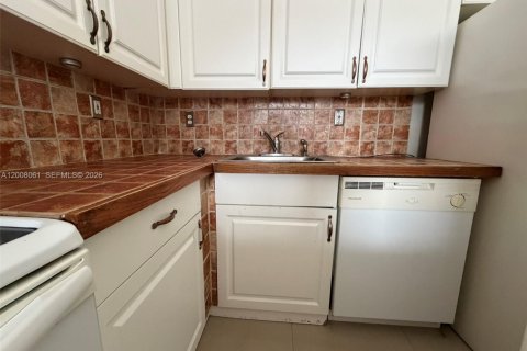 Купить кондоминиум в Хайалиа, Флорида 2 спальни, 98.48м2, № 2170877 - фото 8