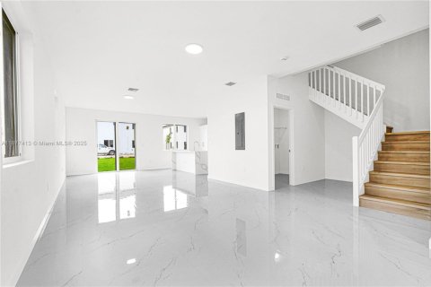 Townhouse in Miami, Florida 5 bedrooms, 233.93 sq.m. № 1980745 - photo 13