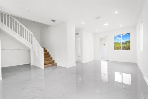 Townhouse in Miami, Florida 5 bedrooms, 233.93 sq.m. № 1980745 - photo 14