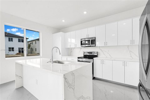 Townhouse in Miami, Florida 5 bedrooms, 233.93 sq.m. № 1980745 - photo 16