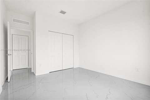 Townhouse in Miami, Florida 5 bedrooms, 233.93 sq.m. № 1980745 - photo 11