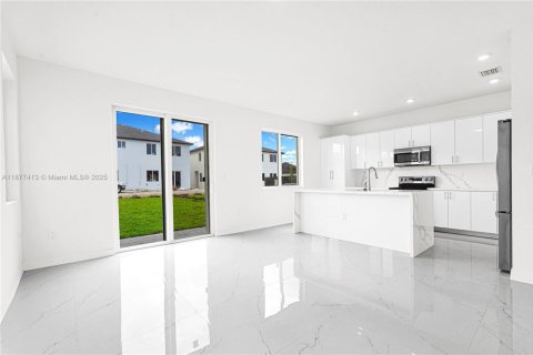 Townhouse in Miami, Florida 5 bedrooms, 233.93 sq.m. № 1980745 - photo 15