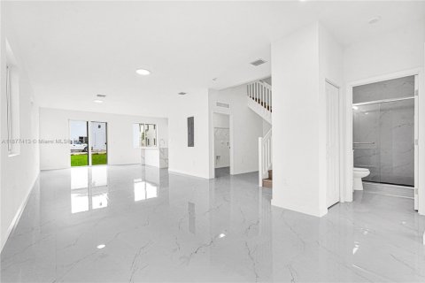 Townhouse in Miami, Florida 5 bedrooms, 233.93 sq.m. № 1980745 - photo 12