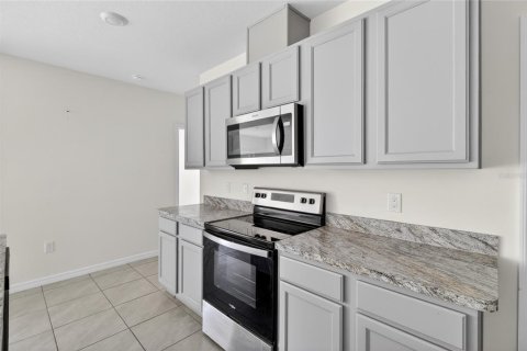 House in Winter Haven, Florida 5 bedrooms, 234.3 sq.m. № 2195253 - photo 13