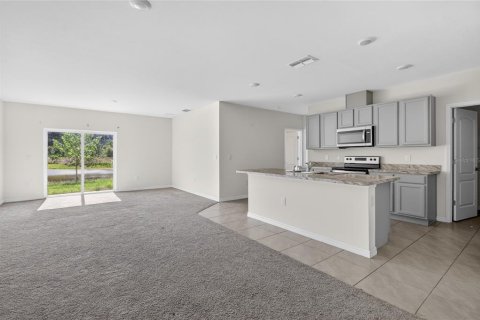 House in Winter Haven, Florida 5 bedrooms, 234.3 sq.m. № 2195253 - photo 9