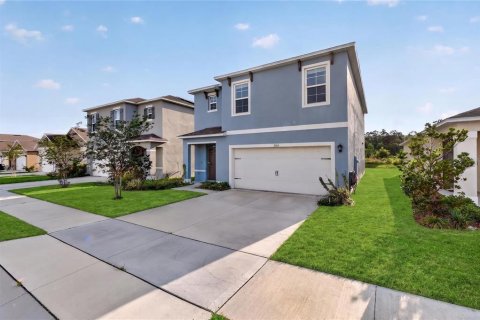 House in Winter Haven, Florida 5 bedrooms, 234.3 sq.m. № 2195253 - photo 2