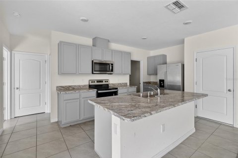 House in Winter Haven, Florida 5 bedrooms, 234.3 sq.m. № 2195253 - photo 11