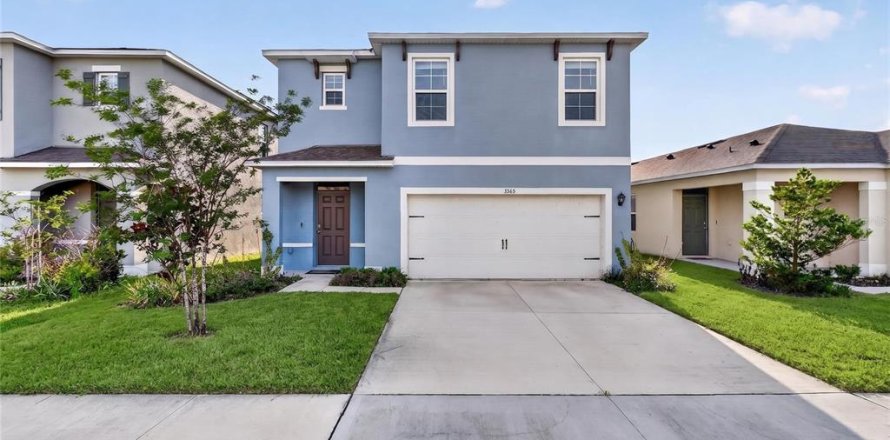 House in Winter Haven, Florida 5 bedrooms, 234.3 sq.m. № 2195253