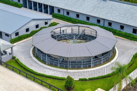 House in Davie, Florida 8 bedrooms, 592.72 sq.m. № 1927961 - photo 12