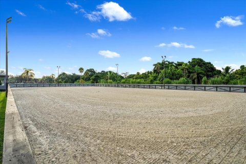 House in Davie, Florida 8 bedrooms, 592.72 sq.m. № 1927961 - photo 15