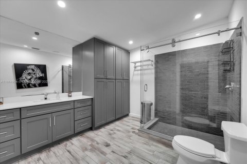 House in Davie, Florida 8 bedrooms, 592.72 sq.m. № 1927961 - photo 27