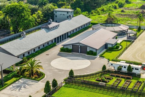 House in Davie, Florida 8 bedrooms, 592.72 sq.m. № 1927961 - photo 11