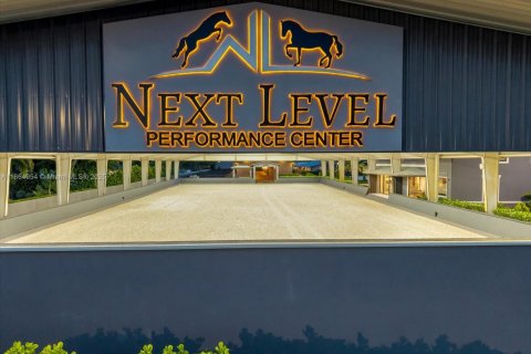 House in Davie, Florida 8 bedrooms, 592.72 sq.m. № 1927961 - photo 6