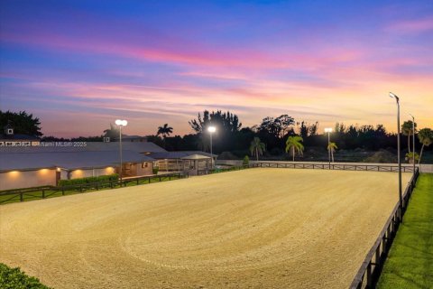 House in Davie, Florida 8 bedrooms, 592.72 sq.m. № 1927961 - photo 7