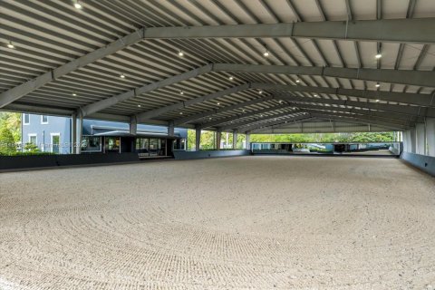 House in Davie, Florida 8 bedrooms, 592.72 sq.m. № 1927961 - photo 17