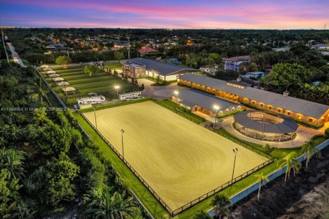 House in Davie, Florida 8 bedrooms, 592.72 sq.m. № 1927961 - photo 8