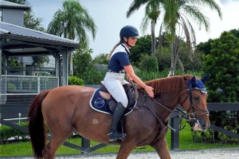 House in Davie, Florida 8 bedrooms, 592.72 sq.m. № 1927961 - photo 16