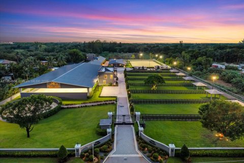 House in Davie, Florida 8 bedrooms, 592.72 sq.m. № 1927961 - photo 3